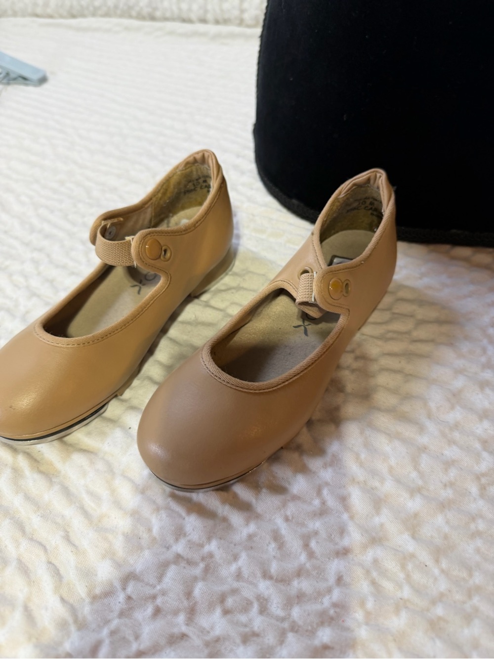 Capezio Girls' Mary Jane Dress Shoes in Tan